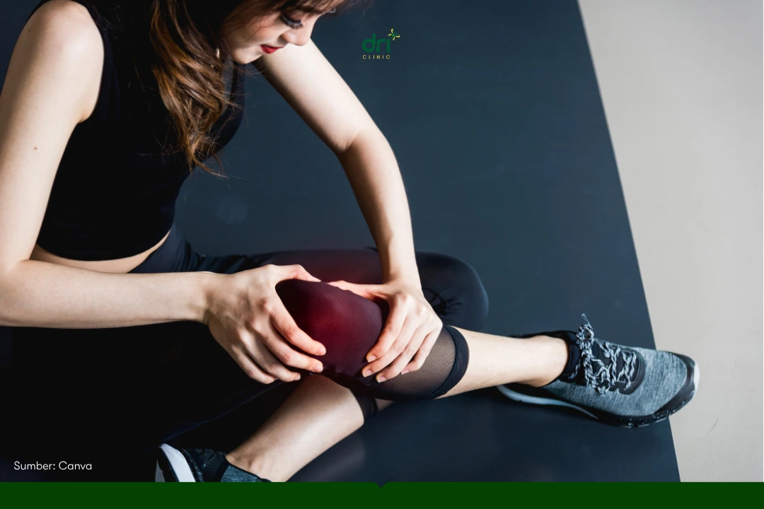 seorang perempuan mengalami nyeri otot kaki setelah olahraga